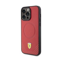Ferrari Carbon Metal Logo MagSafe - Etui iPhone 15 Pro (czerwony)